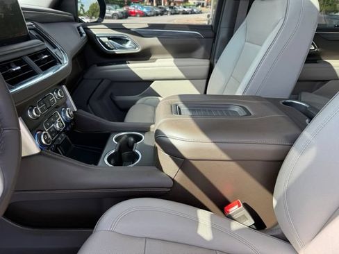 Used 2023 GMC Yukon XL SLT AWD/4WD image 23