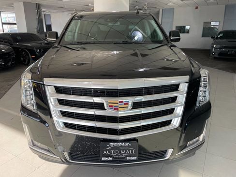 Used 2018 Cadillac Escalade ESV Luxury image 2