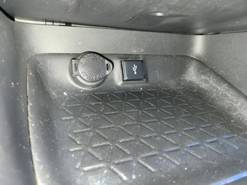 Used 2021 Toyota RAV4 LE image 41