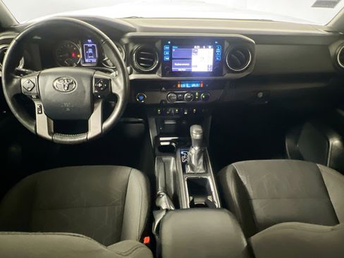 Used 2017 Toyota Tacoma TRD Sport image 30