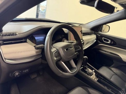 Used 2025 Jeep Compass Limited AWD/4WD image 13