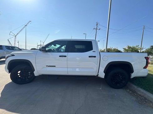 Used 2025 Toyota Tundra SR5 w/ SR5 Convenience Package AWD/4WD image 5