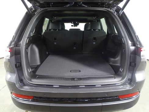 New 2025 Jeep Grand Cherokee Altitude image 14