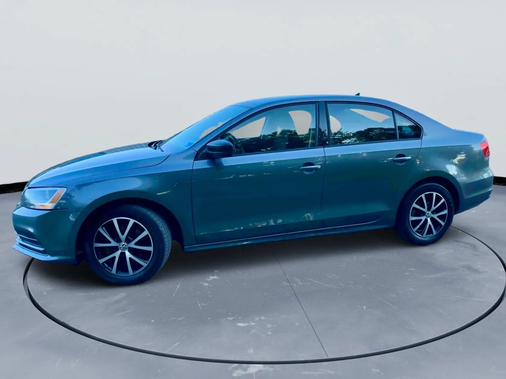 Used 2015 Volkswagen Jetta SE FWD image 3