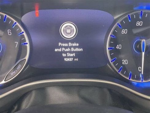 Used 2021 Chrysler Pacifica Touring FWD image 10
