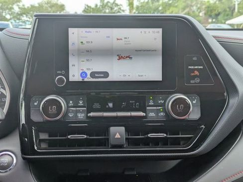 Used 2023 Toyota Highlander XSE FWD image 20