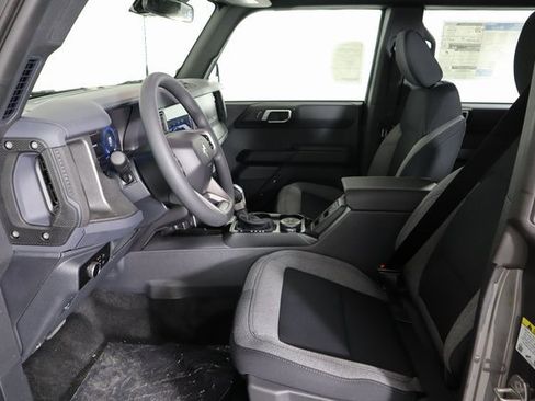 New 2025 Ford Bronco 4-Door image 19