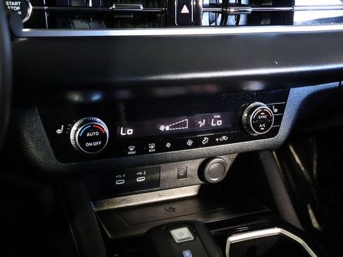Used 2025 Mitsubishi Outlander SE FWD image 23