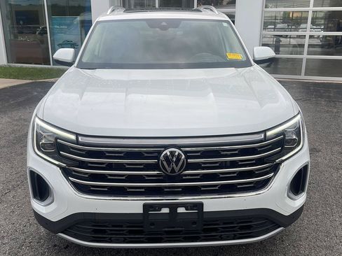 Used 2024 Volkswagen Atlas SEL AWD/4WD image 2