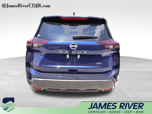 Used 2025 Nissan Rogue SV AWD/4WD image 15