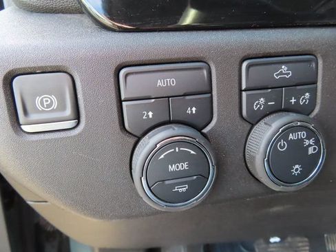 Used 2025 Chevrolet Silverado 1500 LT AWD/4WD image 40