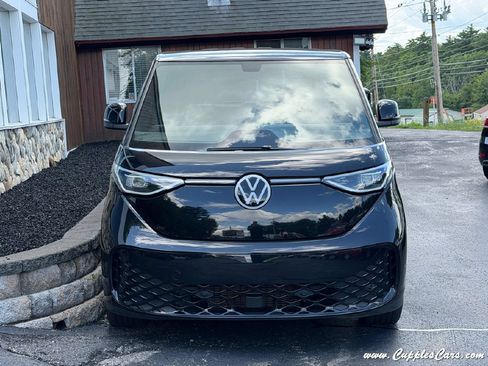 Used 2025 Volkswagen ID. Buzz Pro S RWD image 9