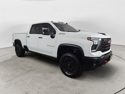 Used 2024 Chevrolet Silverado 2500 ZR2 w/ Technology Package image 7