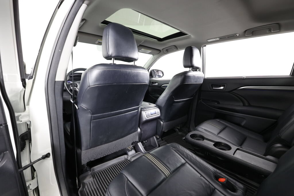 Used 2017 Toyota Highlander SE AWD/4WD image 14
