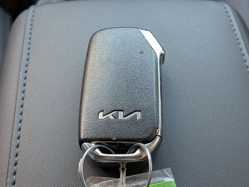 Used 2024 Kia Niro EX image 36