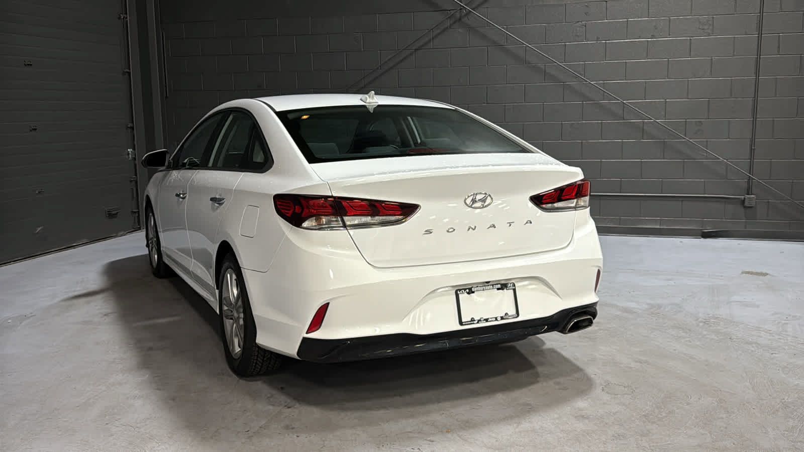 Used 2018 Hyundai Sonata SEL w/ Tech Package 04 FWD image 6