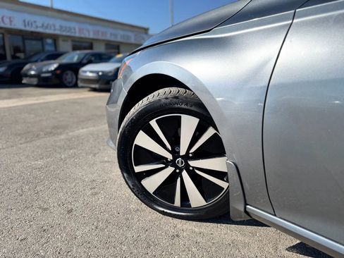 Used 2022 Nissan Altima 2.5 SV w/ SV Premium Package image 31