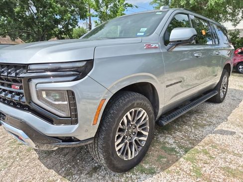 Used 2025 Chevrolet Suburban Z71 image 1