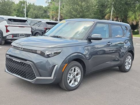 Certified 2025 Kia Soul LX w/ LX Technology Package FWD image 2