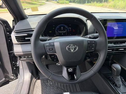 Used 2026 Toyota Camry SE FWD image 23