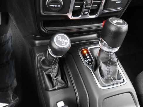 Used 2025 Jeep Wrangler Sport S image 24