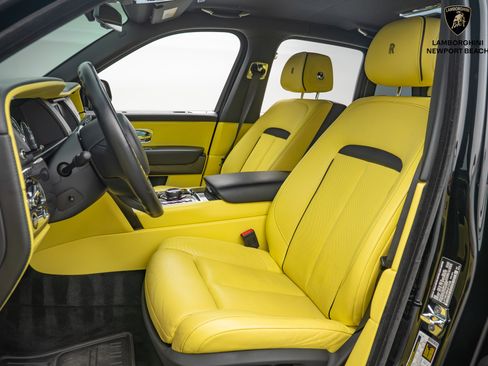 Used 2022 Rolls-Royce Cullinan Black Badge w/ Dark Exterior Package image 22