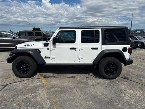 Used 2023 Jeep Wrangler Unlimited w/ Cold Weather Group AWD/4WD image 9