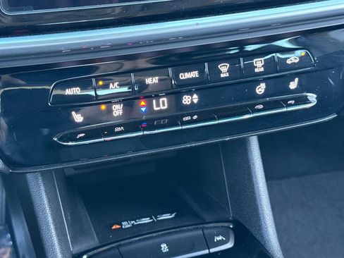Used 2023 Chevrolet Bolt LT w/ Infotainment Package FWD image 30