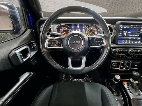 Used 2020 Jeep Wrangler Unlimited Sahara w/ Uconnect 4C Nav & Sound Group AWD/4WD image 4