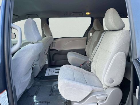 Used 2017 Toyota Sienna LE FWD image 11