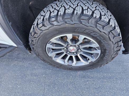 Used 2020 GMC Sierra 1500 AT4 w/ AT4 Premium Package image 9