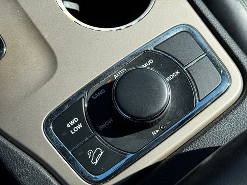 Used 2015 Jeep Grand Cherokee Limited image 17