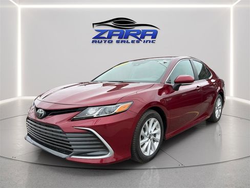 Used 2022 Toyota Camry LE FWD image 3