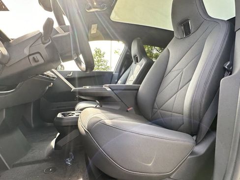 Used 2025 BMW iX xDrive50 w/ Sport Package image 17