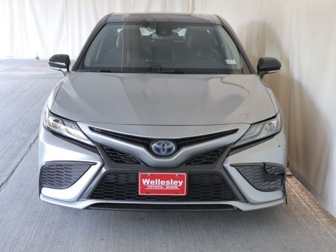 Used 2021 Toyota Camry XSE w/ Cold Weather Package FWD image 3