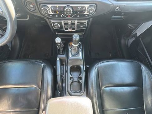 Used 2023 Jeep Gladiator Sport AWD/4WD image 9
