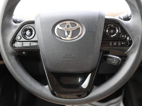 Used 2019 Toyota Prius LE AWD/4WD image 18