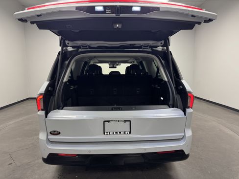 Used 2025 Lincoln Navigator L Reserve image 12