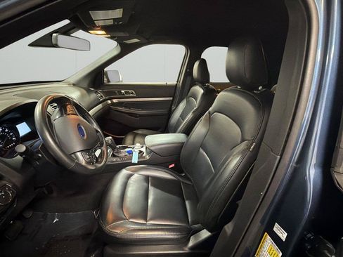 Used 2019 Ford Explorer XLT w/ Equipment Group 202A FWD image 10