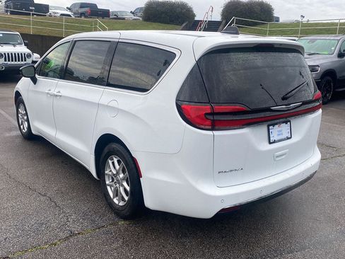 Certified 2025 Chrysler Pacifica Select image 7