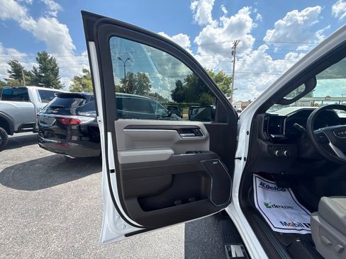 Used 2026 GMC Sierra 1500 SLT AWD/4WD image 19