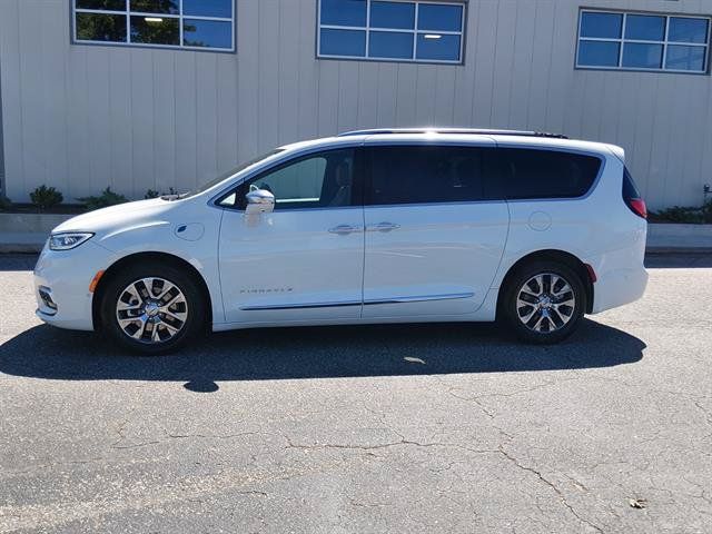 Used 2024 Chrysler Pacifica Pinnacle FWD image 5