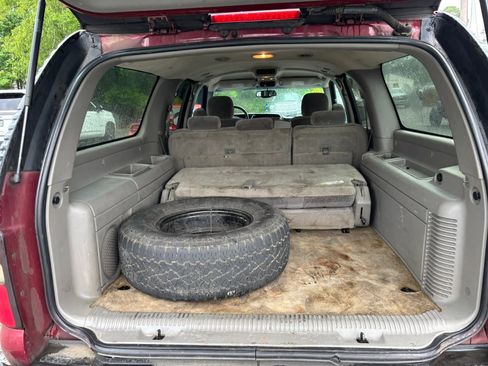 Used 2005 Chevrolet Suburban LS RWD image 16