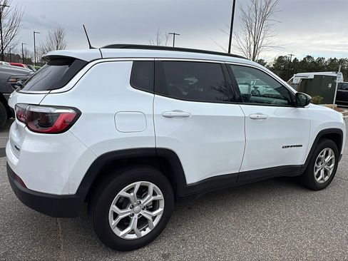 Used 2024 Jeep Compass Latitude image 8