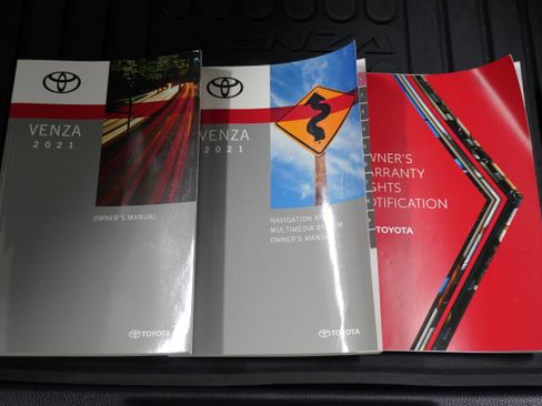 Used 2021 Toyota Venza Limited w/ Advanced Technology Package image 31