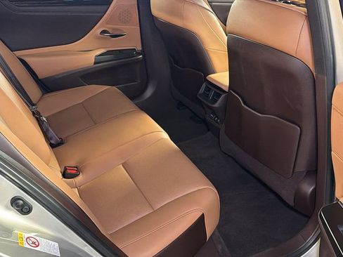 Used 2019 Lexus ES 350 w/ Premium Package image 14