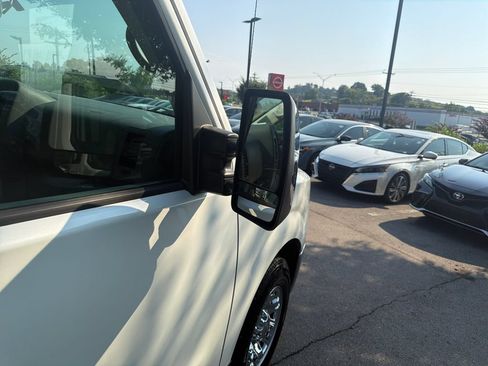 Used 2018 Nissan NV 3500 SL RWD image 39