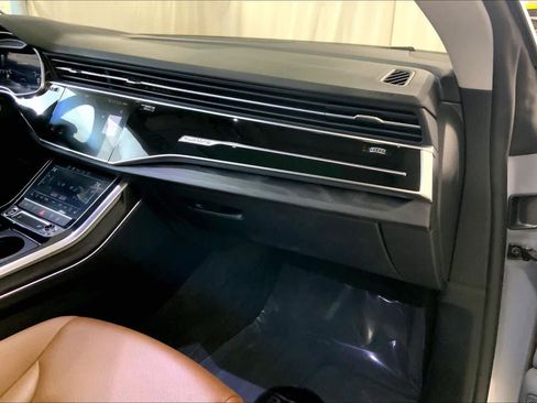 Used 2022 Audi Q8 Premium Plus image 18