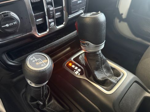 Used 2024 Jeep Wrangler Unlimited Sport AWD/4WD image 17