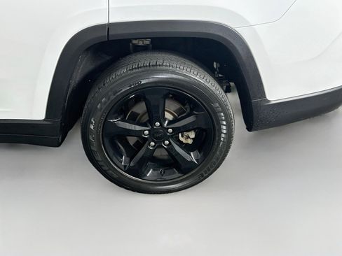 Used 2023 Jeep Grand Cherokee L Laredo AWD/4WD image 11